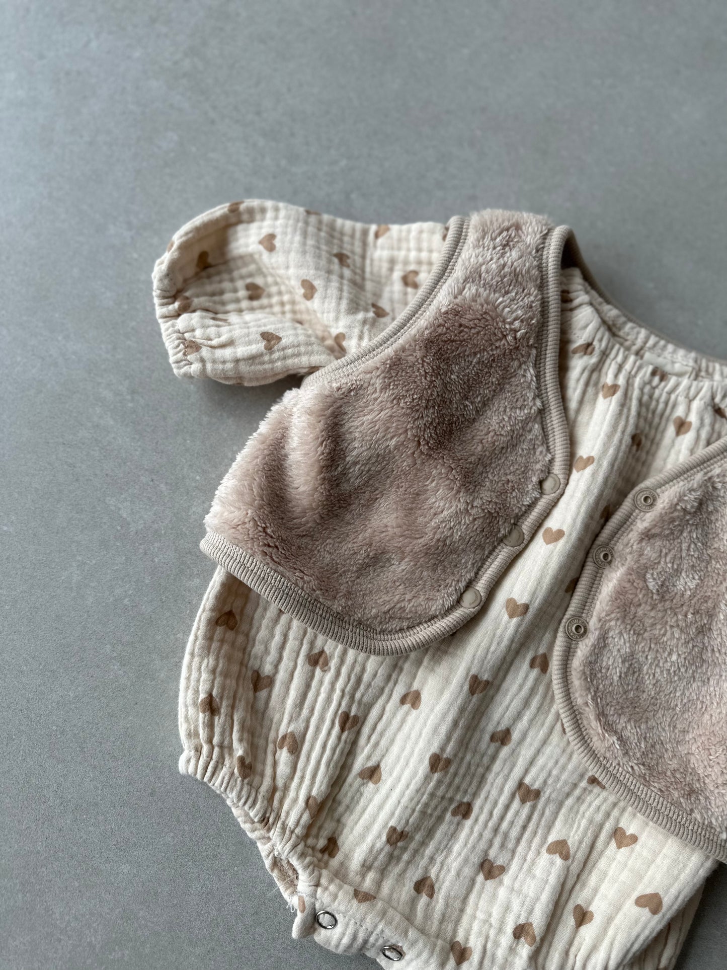 Warm baby vest Beige